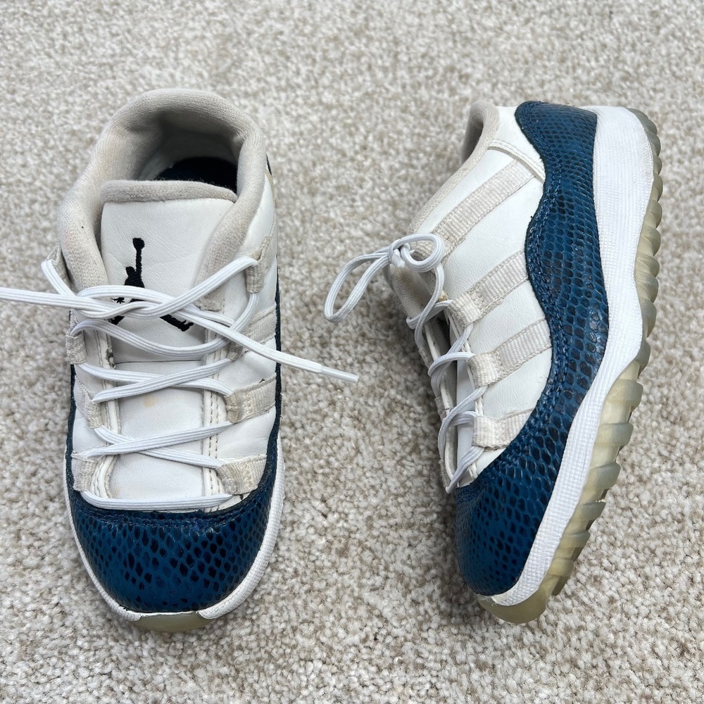 Nike Air Jordan 11 Retro Low Navy Snakeskin 9C